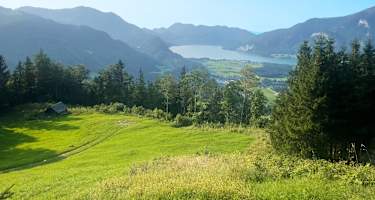 Beim Aufstieg zur Bleckwand mit Blick auf die Seen des Salzkammergutes