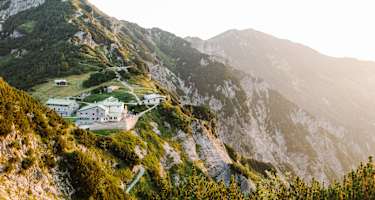 Das Stripsenjoch-Haus ist ein beliebter Stützpunkt für Wanderer und Kletterer.