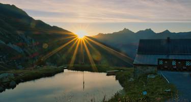 Sonnenaufgang an der Friedrichshafener Hütte
