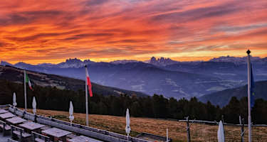 Traumhafter Sonnenuntergang auf der Klausner Hütte.