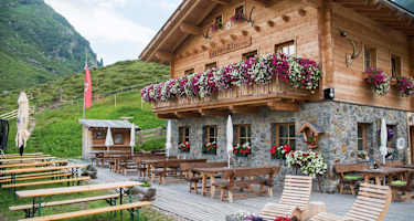 Die Lazinser Alm befindet sich am Talschluss von Pfelders zu Füßen der Hohen Wilde