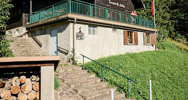 Die Sonnrißhütte liegt auf der Viehtaleralm unter dem Sonnriß in den Ennstaler Voralpen.