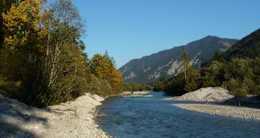 Die Isar im Bereich der Mautstelle.