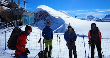 Ankunft an der Bergstation Kleinmatterhorn - im Hintergrund der Westgipfel des Breithorns