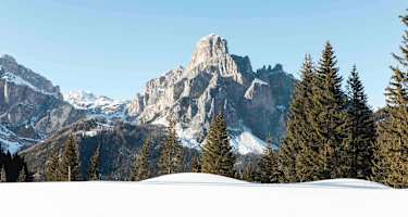 Langlaufen mit schönem Bergpanorama