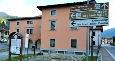 Museum in Zuglio mit Hinweistafeln