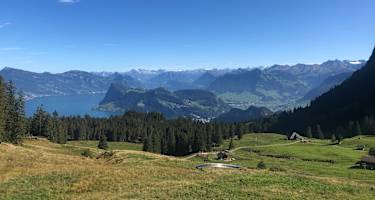 Von der Bergstation Fräkmüntegg über die Alp Gschwänd nach Hergiswil
