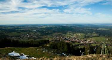 Der Blick von der Hörnlehütte reicht bis weit ins Alpenvorland.