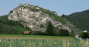 Der Kalkstock mit der Burgruine Griffen