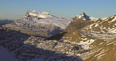 Blick vom Col des Audannes zum Gipfel und Glacier des Diablerets der Diablerets. Rechts das Oldenhorn.