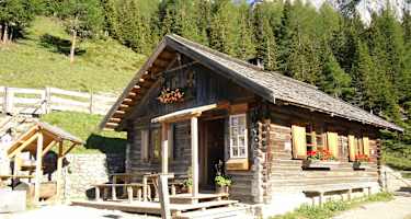 Die Putzalm oberhalb von Niederdorf