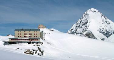 Die Casatihütte mit der Konigsspitze