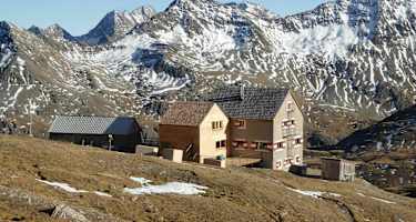 Salmhütte mit Zubau
