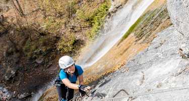 Im unteren Teil der Tour geben Klammern soliden Halt