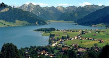 Sihlsee mit umliegenden Bergen