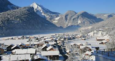 Blick auf das winterliche Bizau im Bregenzerwald