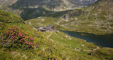 Blick auf den unteren Giglachsee und die Ignaz Mattishütte