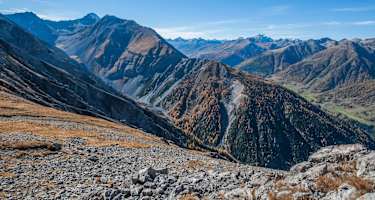 Blick auf die Val Tantermozza von Murtaröl aus. Dieser hintere Teil des Tales kann nicht begangen werden und ist ein Paradies für Gämsen.
