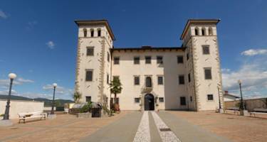 Schloss Dobrovo