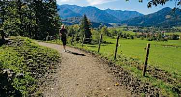 Höhenweg über dem Leitzachtal auf dem Weg zur Schwaigeralm.