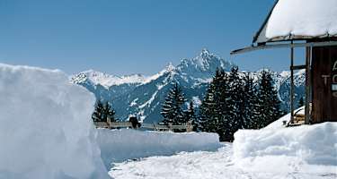Ausblick von der Dürrebergalm in die Tannheimer Berge.