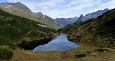 Am Aufstieg: der Zeinissee