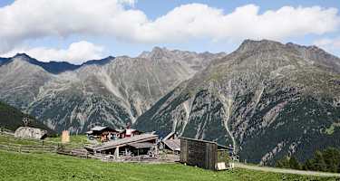 Die Gampe Thaya Hütte in den Ötztaler Alpen