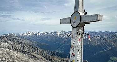 Das Gipfelkreuz des Schwarzenstein.