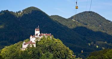 Schloss Hohenaschau mit Kampenwand-Seilbahn