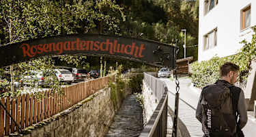 Am Eingang der Rosengartenschlucht