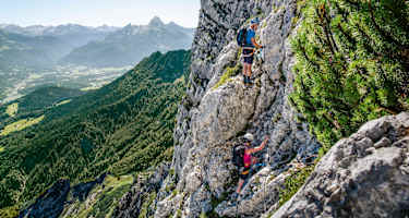 Stets in der Vertikalen - der Hochthron-Klettersteig erfordert Kraft und Ausdauer
