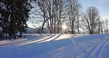 Auf der Sonnenloipe geht es einmal rund um den Ort Ramsau