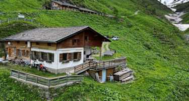 Die Lasnitzenhütte am Fuße der Lasörlinggruppe
