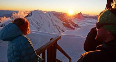 Die Walliser Alpen präsentieren sich im besten Licht. Sonnenuntergang auf der Signalkuppe.