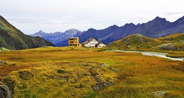 Neue Regensburger Hütte mit neuem Ersatzbau