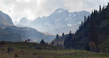 Herbstliche Wetterstimmung unter der Drusenfluh