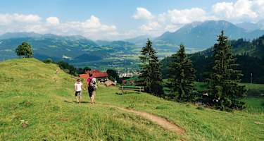 Barfuß über weiche Almwiesen zum „Gletscherblick“