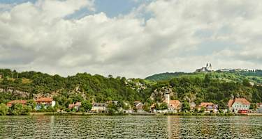 Blick Richtung Marbach an der Donau - im Hintergrund Maria Taferl