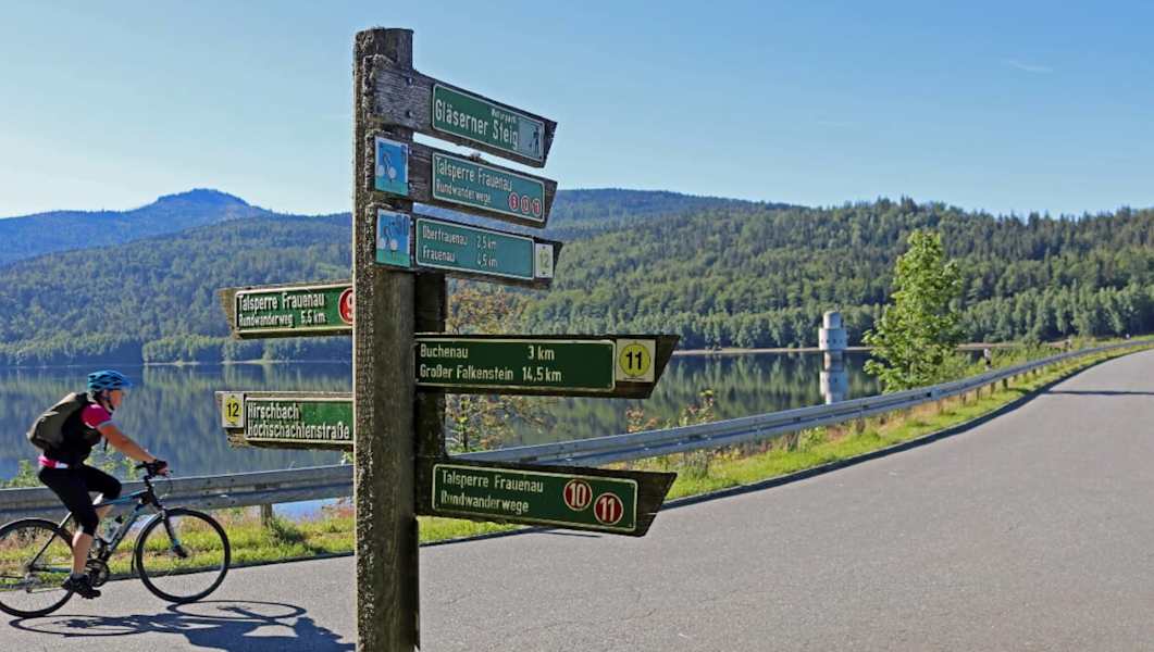 Entlang der Trinkwassertalsperre Frauenau