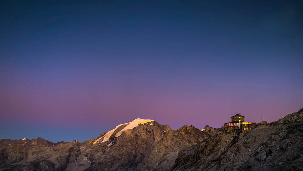Die "blaue Stunde" auf der Tibet Hütte