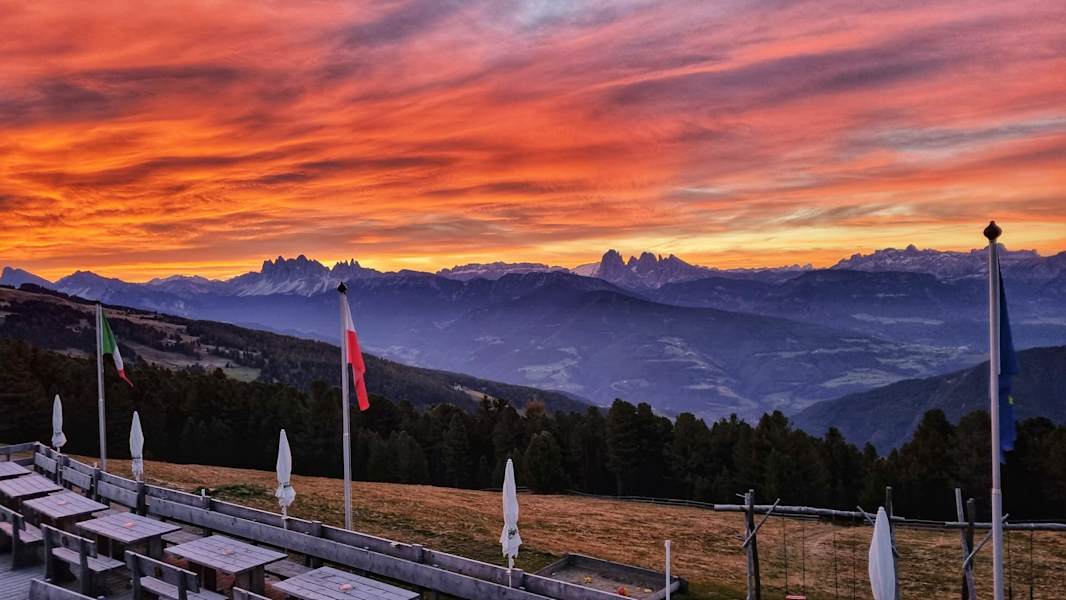 Traumhafter Sonnenuntergang auf der Klausner Hütte.