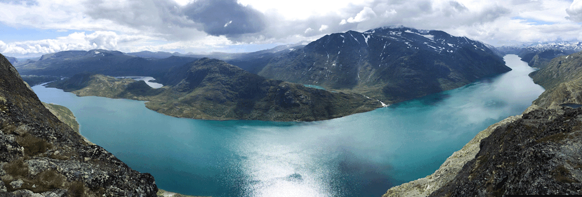 Der Lake Gjende, Jotunheimen Nationalpark, Norwegen