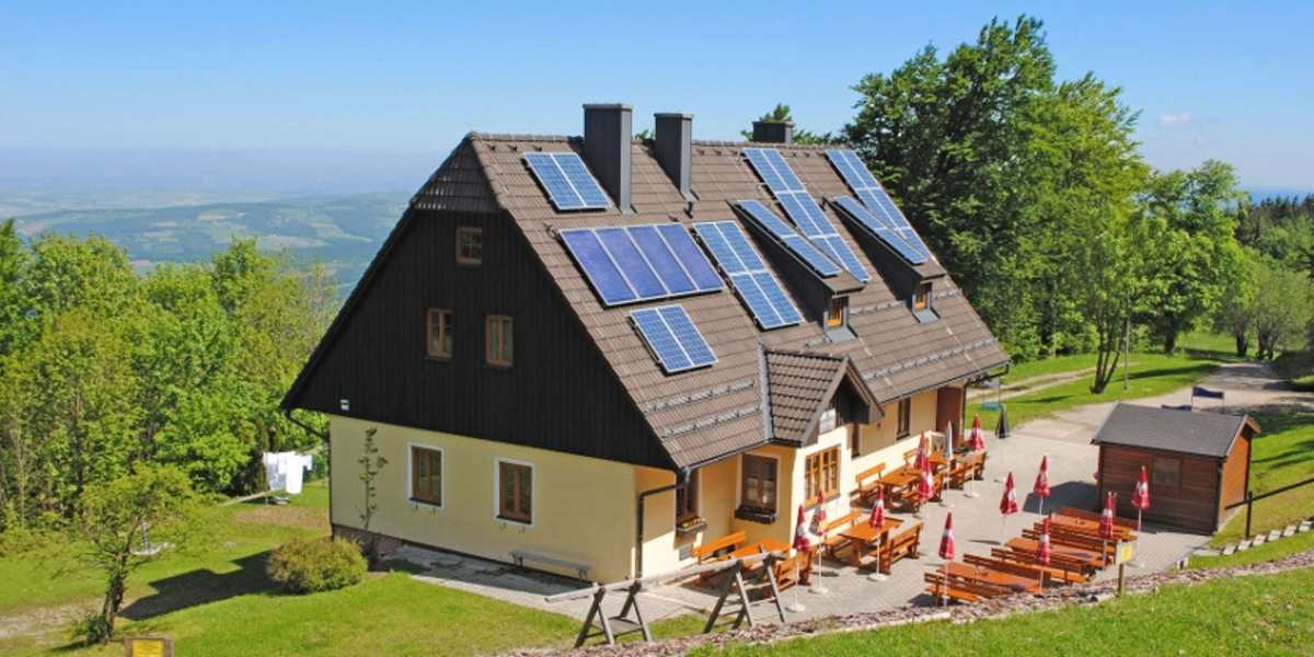 Schöpfl-Schutzhaus im Sommer