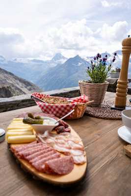 Brettljause auf der Domhütte