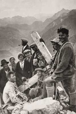 1931: Bergwanderer am Gipfel des Omeshorn oberhalb von Lech am Arlberg