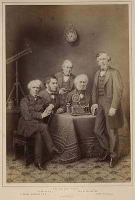 John Tyndall (rechts) mit Forscher-Kollegen auf einer historischen Fotografie