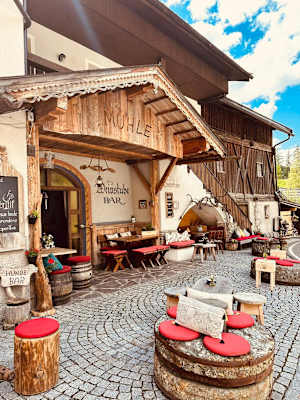 Aperitivo statt Höhenmeter: In der Mühle lässt sich der erste Abend in Sexten entspannt beginnen.