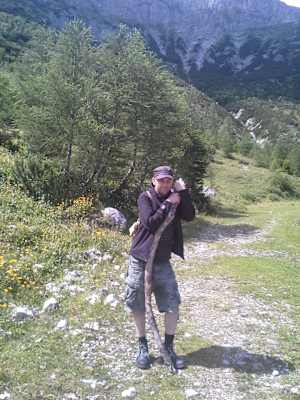 Alf Poier beim Wandern auf der Rax