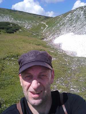 Alf Poier beim Wandern auf der Rax