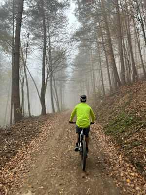 Batterie-unterstützt geht es über die Geschriebenstein-Mountainbikestrecke wieder zum Parkplatz auf der Passhöhe